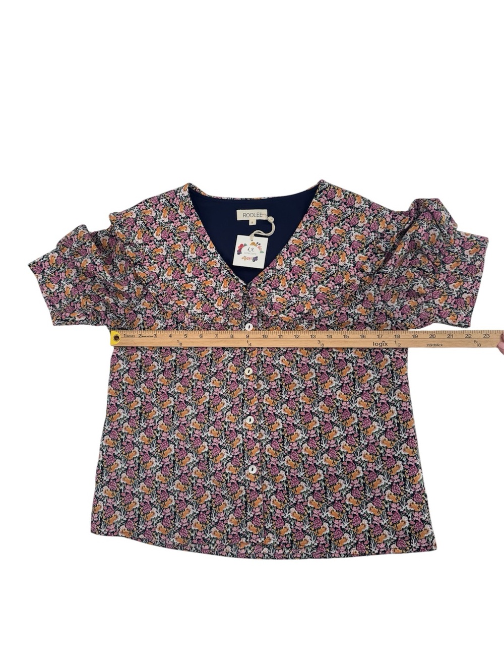 Nwt Roolee Dainty Floral Ruffle Peter Pan Collar Button V-Neck Puff Blouse Small — image 7 of 8